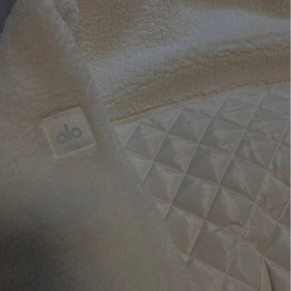 Alo Yoga Women's White Sherpa Edge Bomber Size S-L - Picture 10 of 15